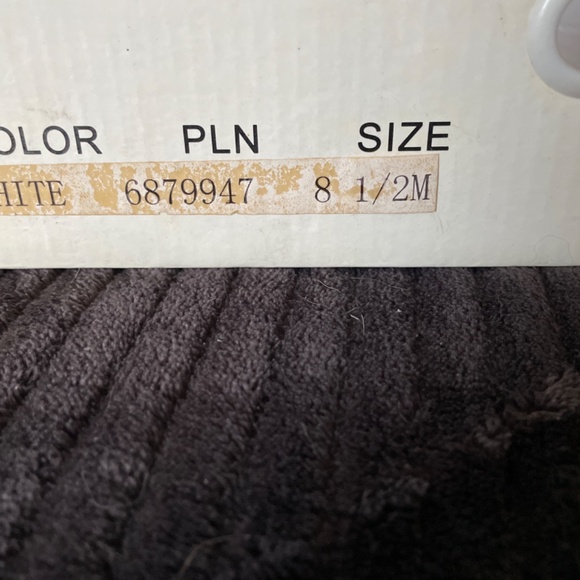 White fur boots. - Picture 2 of 5